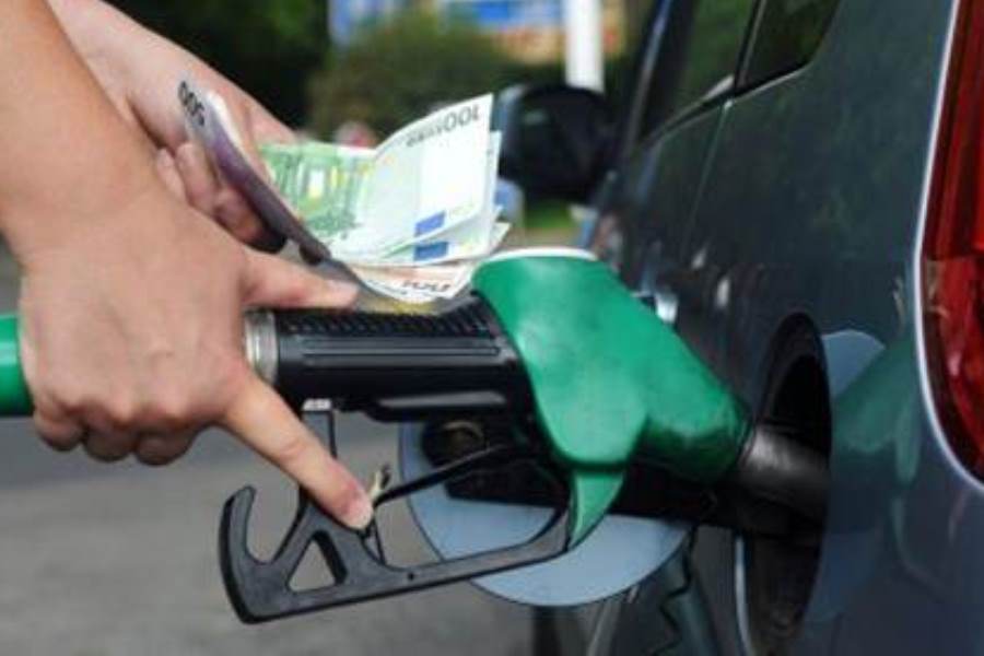 10 trucos para ahorrar gasolina y conducir de manera eficiente